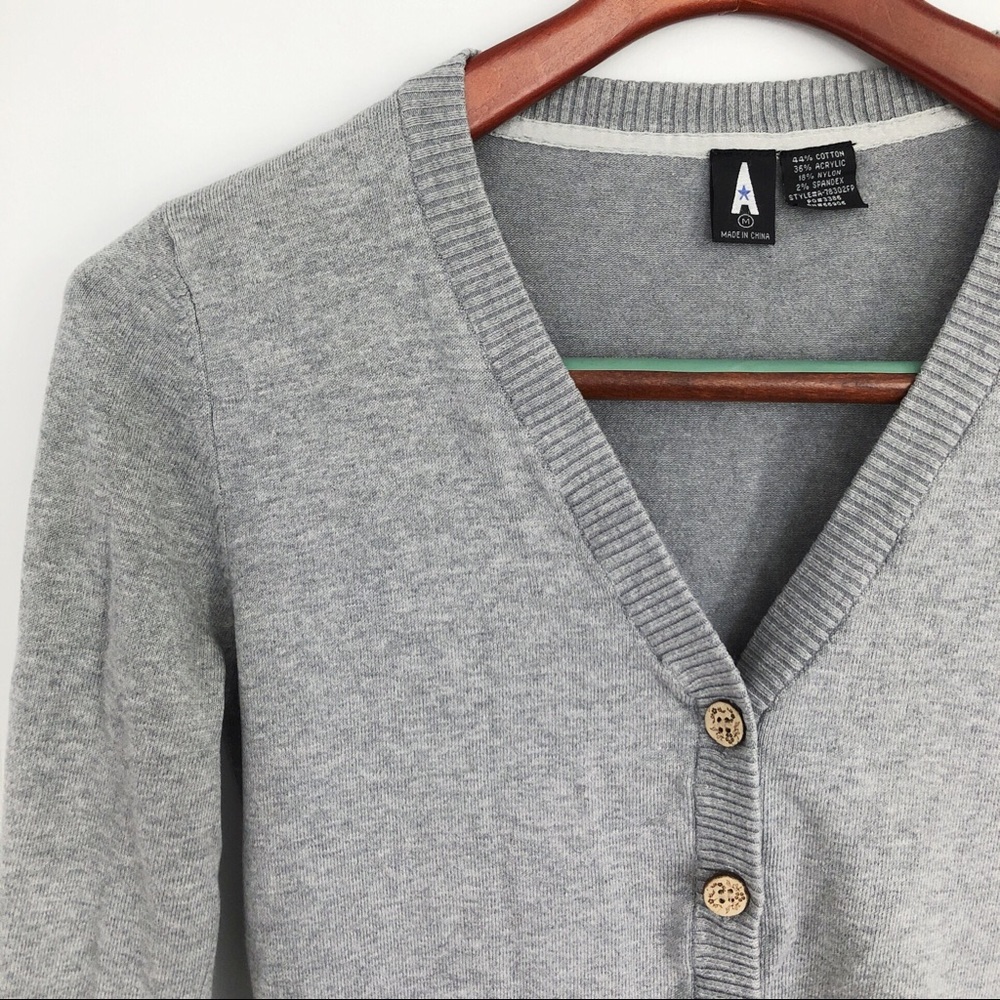 Cardigan with contrast buttons - Picture 2 of 4